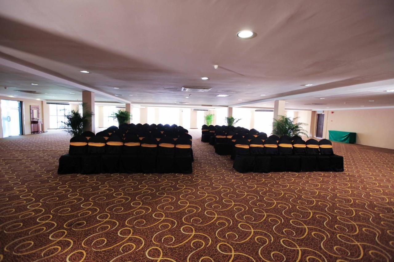 Lotus Desaru Beach Resort & Spa Bandar Penawar Exterior foto